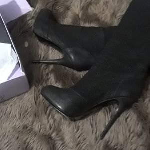 Vera Wang lavender high heeled boots